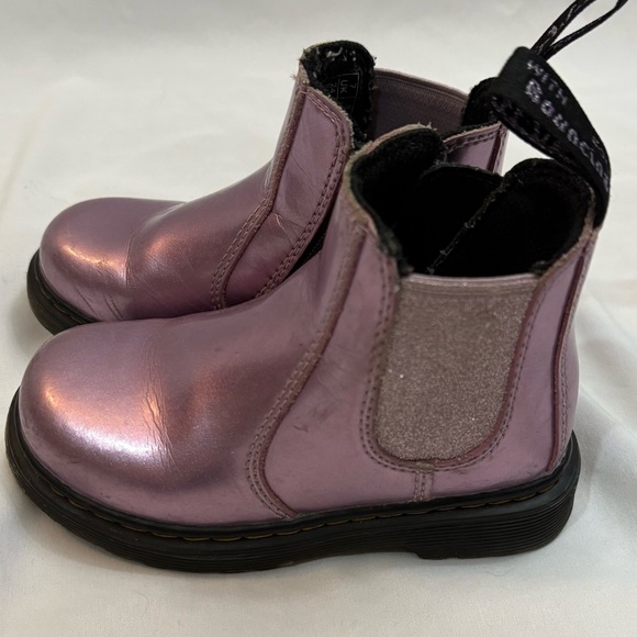 Dr Martens Junior 2976 Metallic Chelsea Boots in Pink Lavender Glitter Gussets - Picture 3 of 8